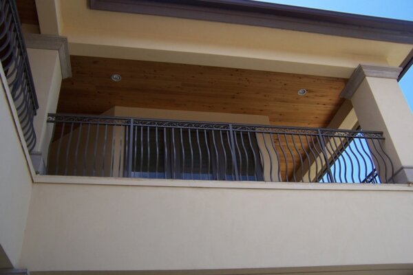 simple black balcony railings